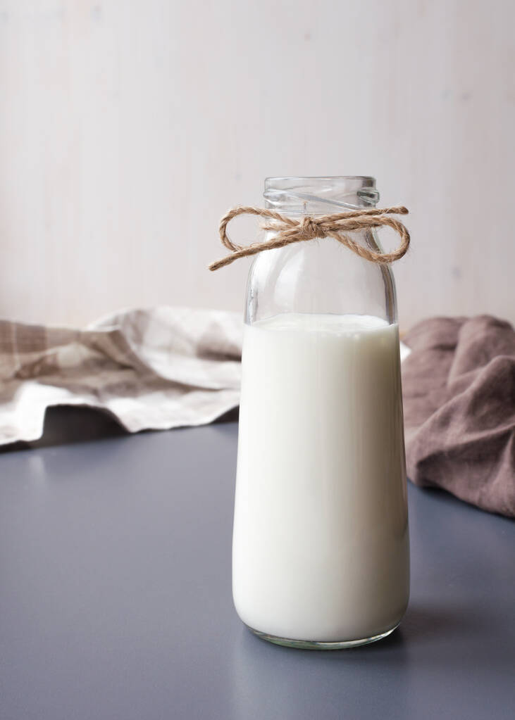pullo kotitekoista juomaa kreikkalainen jogurtti
 - Valokuva, kuva