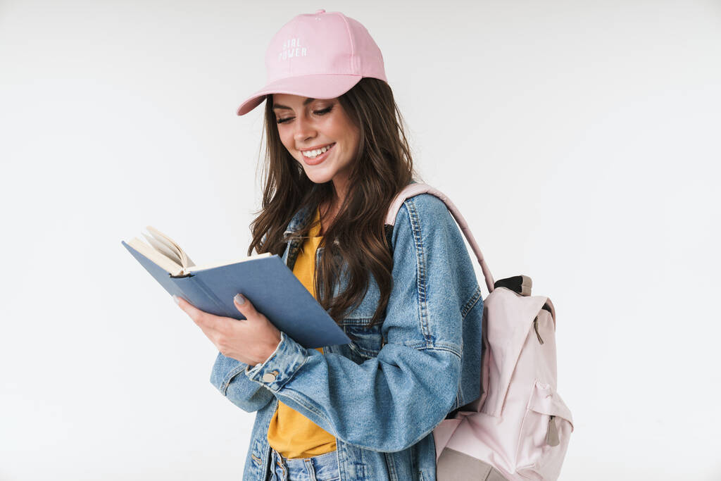 Sorrindo estudante menina da escola feliz com mochila isolada sobre fundo da parede branca segurando copybook
. - Foto, Imagem