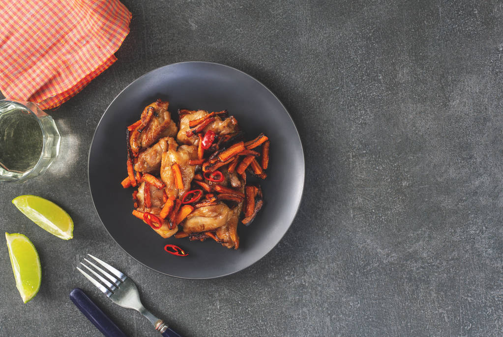 Teriyaki chicken with carrots and hot peppers and rice wine on a - Photo, Image