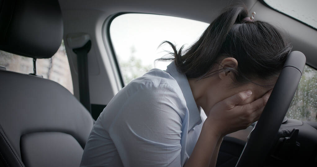 kadın arabada depresif hissediyorum - Fotoğraf, Görsel