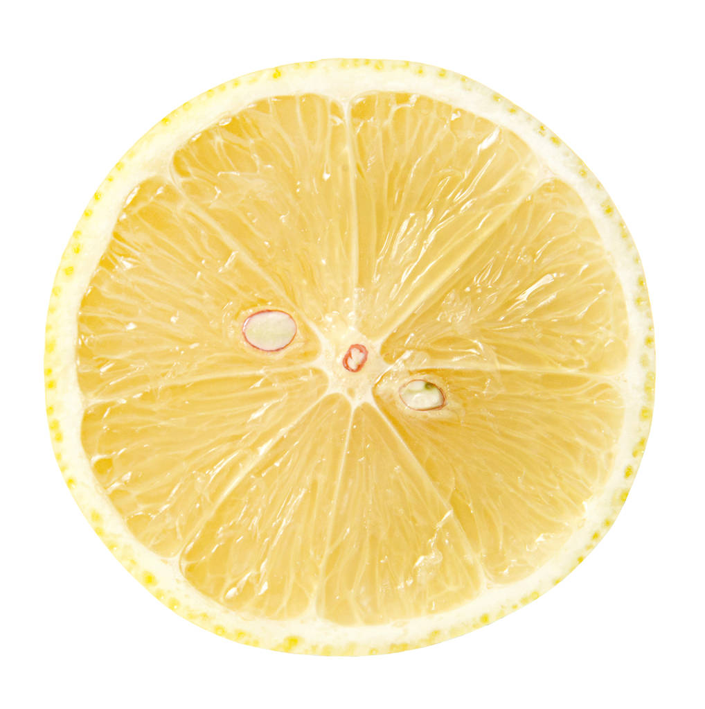 Zitrone im Querschnitt auf weißem Hintergrund. gute Textur und Form. Schneidpfad. - Foto, Bild