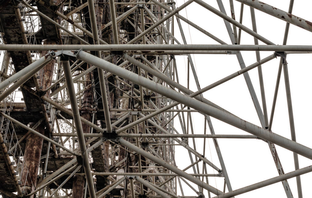 абстрактный образец высокоармейской антенны на Чернобыльской Украине
 - Фото, изображение