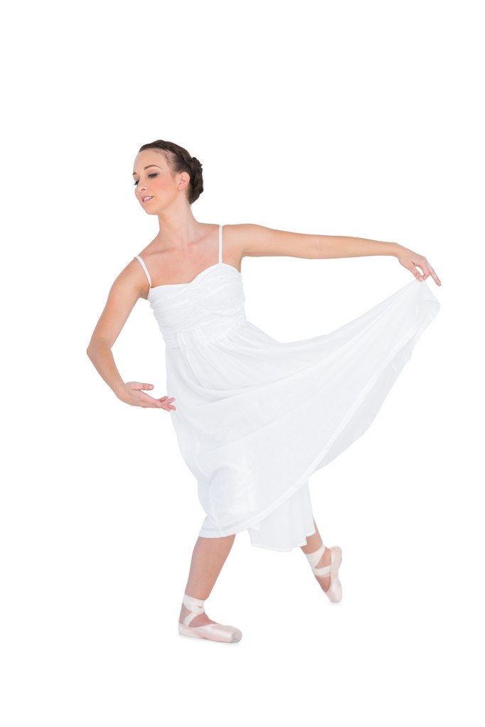 Elsősorban fiatal balett-táncos láb háttal pózol - Fotó, kép
