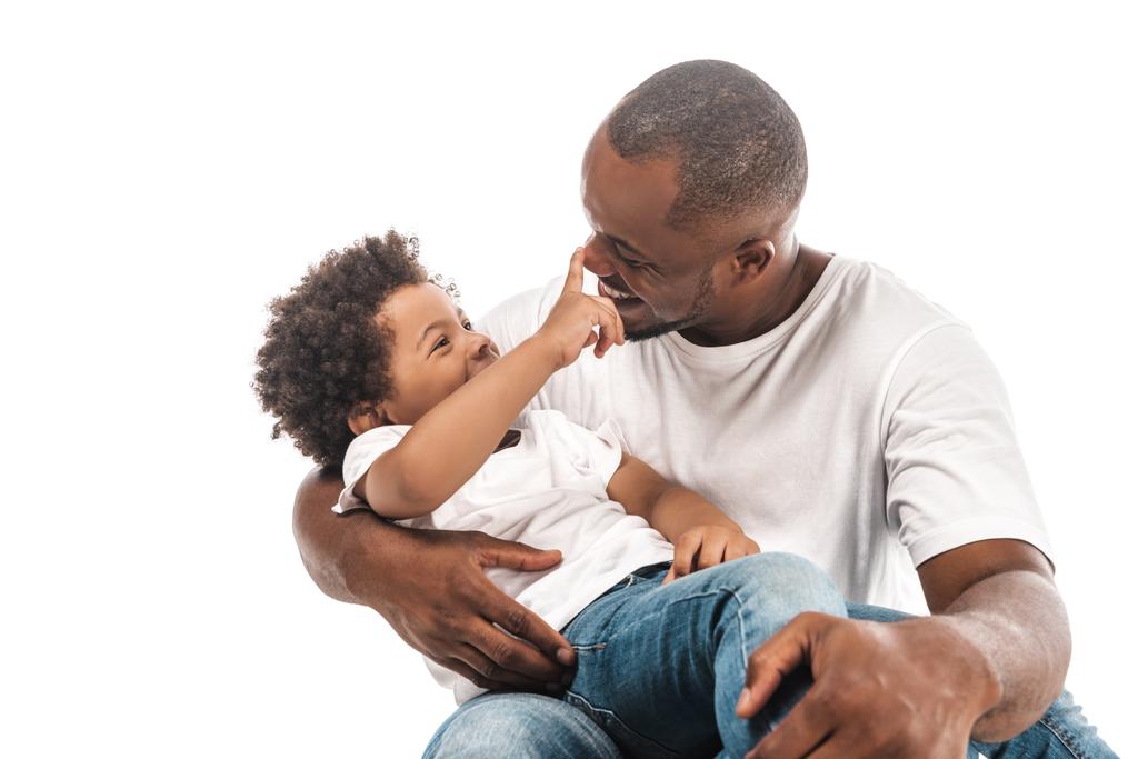 幸せな父親の鼻に触れる陽気なアフリカ系アメリカ人の少年 - 写真・画像