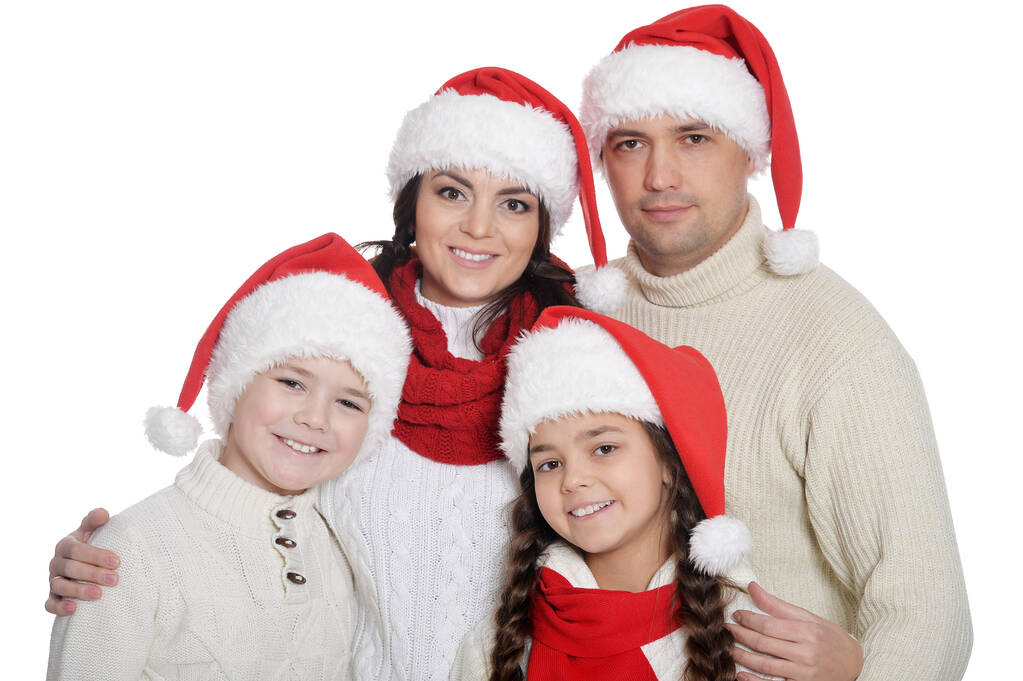 familia feliz con niños posando en sombreros de santa aislados sobre fondo blanco
 - Foto, imagen