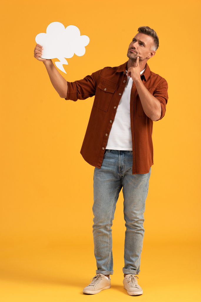 töprengő férfi kezében gondolat buborék narancs  - Fotó, kép