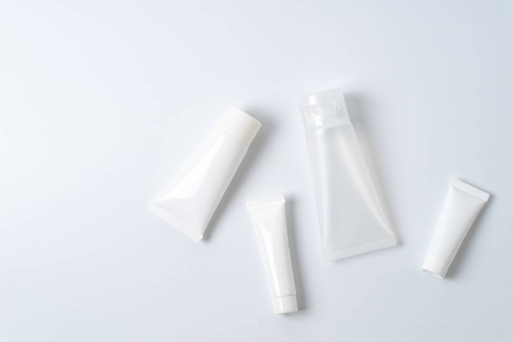 weiße, realistisch glänzende Kosmetiktuben - Foto, Bild