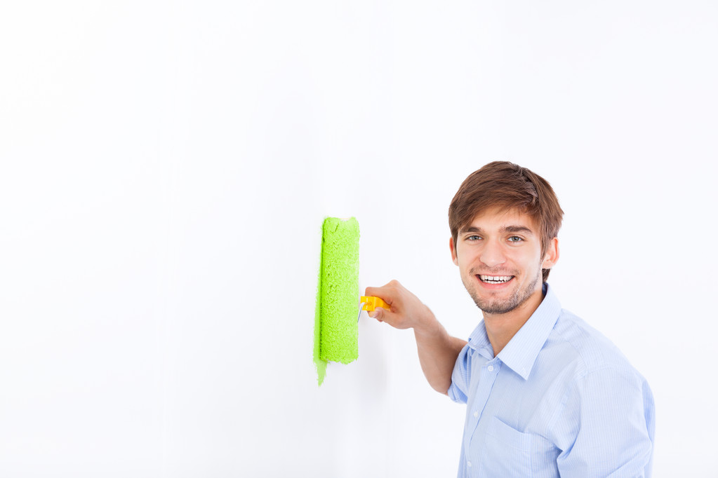 Man paint in green color white wall - Fotoğraf, Görsel