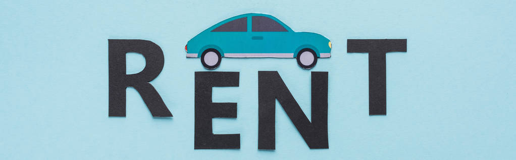 vista dall'alto di carta tagliata auto e nero noleggio lettering su sfondo blu, colpo panoramico
 - Foto, immagini