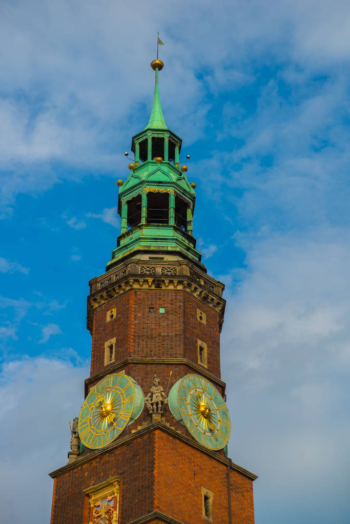 Wroclaw, Lengyelország: Régi városháza óratoronnyal a Rynek téren - Fotó, kép