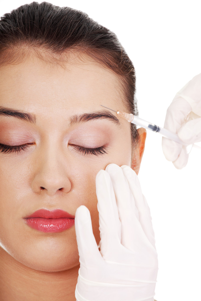 Cosmetische botox injectie in het vrouwelijke gezicht - Foto, afbeelding