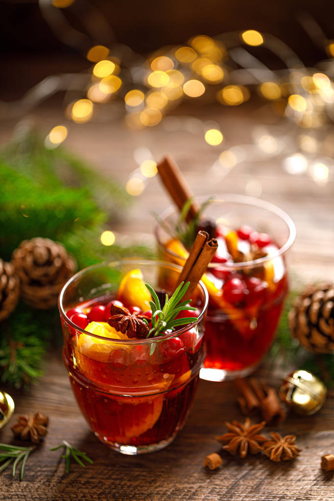 Christmas mulled wine. Traditional holiday drink or beverage, cocktail - Photo, Image