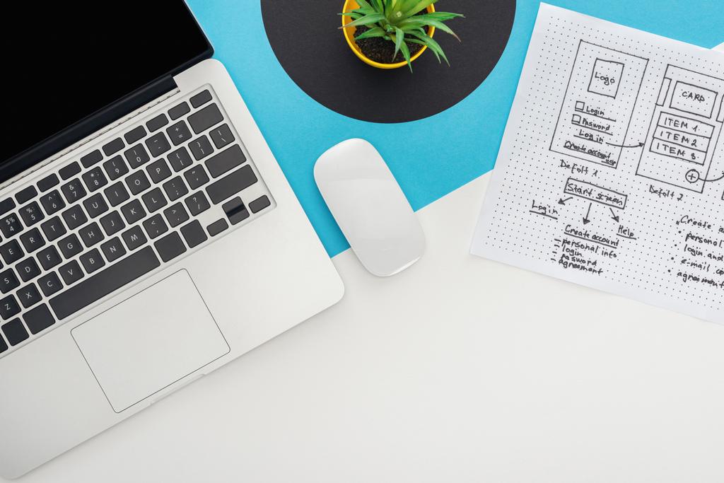 верхний вид ноутбука, компьютерной мыши, растения, шаблон дизайна сайта на абстрактном геометрическом фоне
 - Фото, изображение