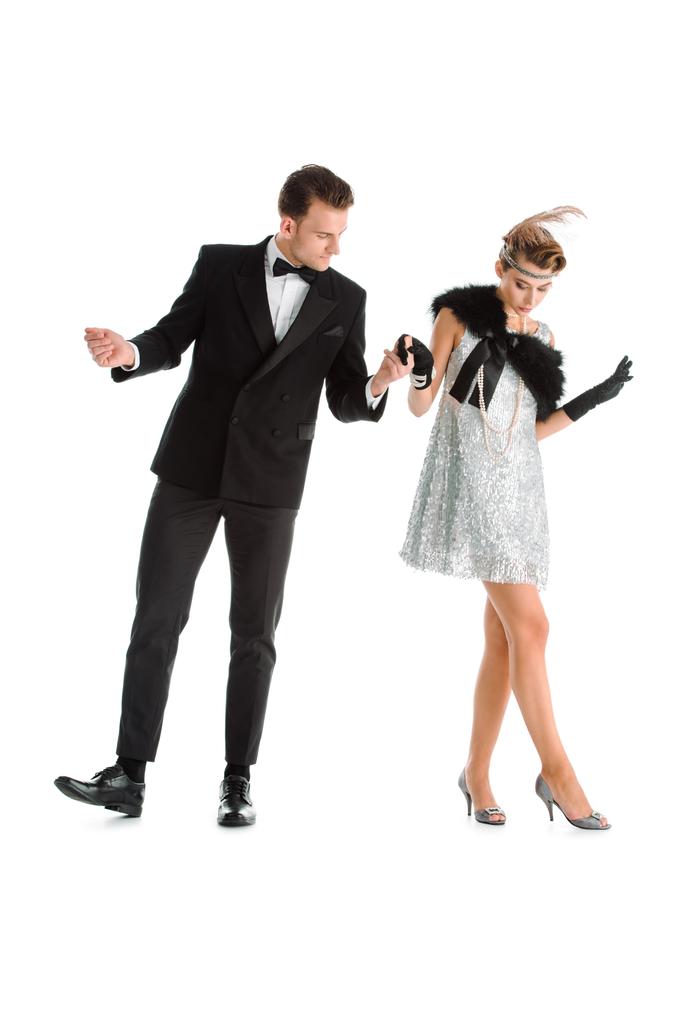 bell'uomo e donna in abito che si tengono per mano mentre ballano isolati sul bianco
  - Foto, immagini