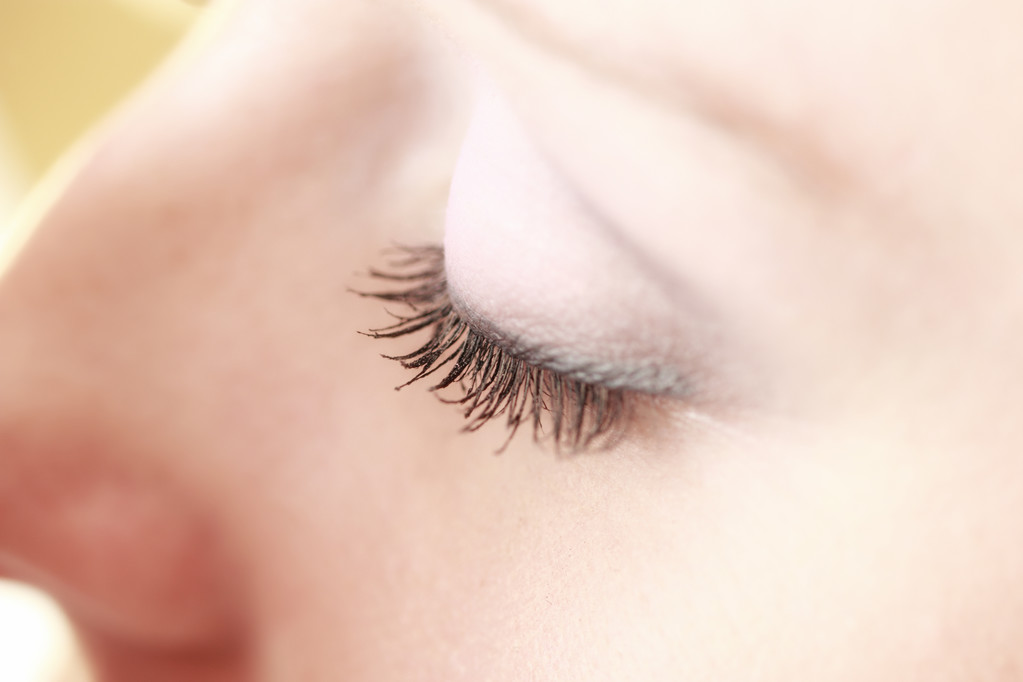 μέρος του προσώπου θηλυκό μάτι μακιγιάζ εφαρμογή - Φωτογραφία, εικόνα
