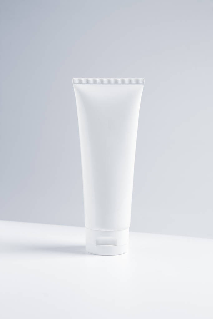 Beauty Spa medizinische Hautpflege und kosmetische Lotion Creme Ölflasche Verpackung auf weißem Dekor Hintergrund, gesunde und medizinische Konzept - Foto, Bild