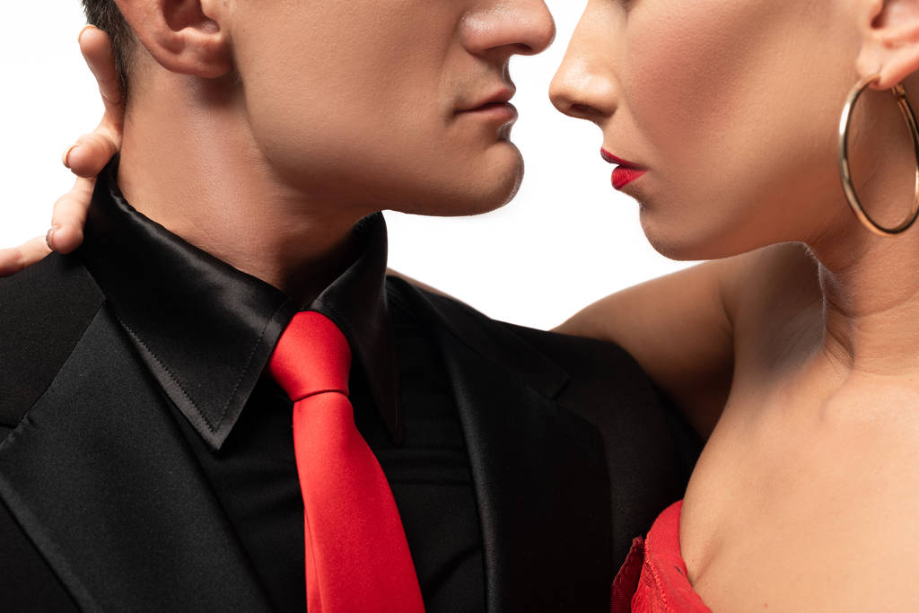 oříznutý pohled na smyslné tanečníky předvádějící tango tváří v tvář izolované na bílém - Fotografie, Obrázek