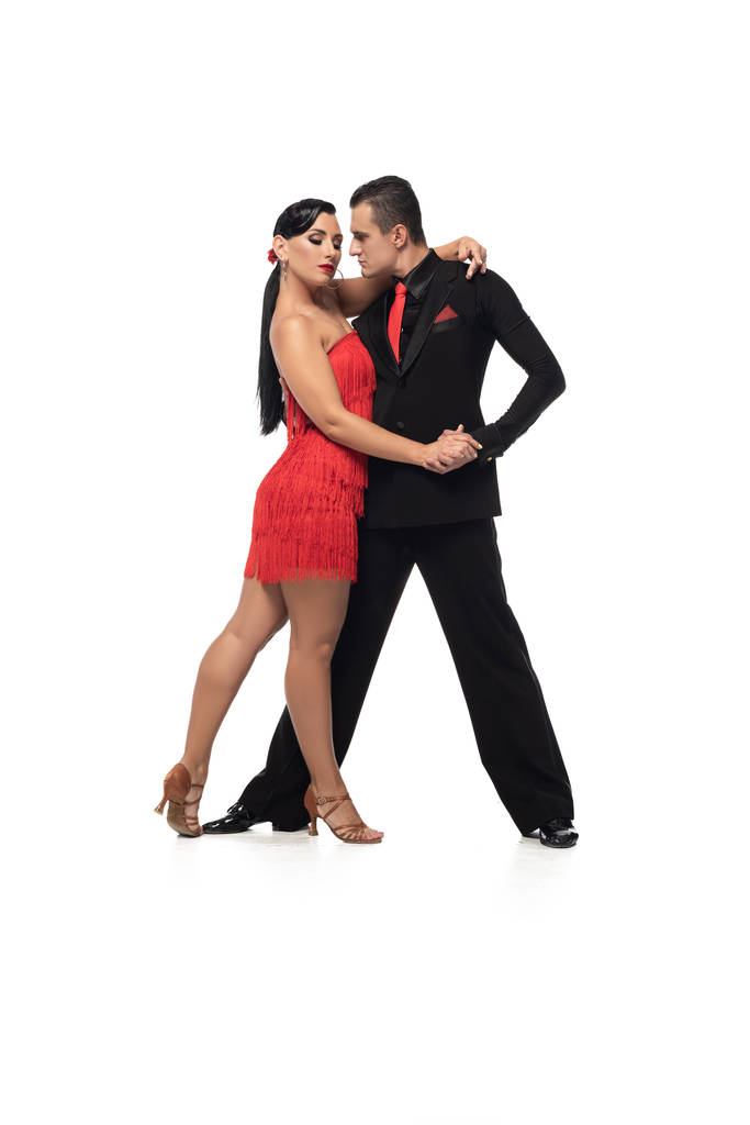 bailarines expresivos y elegantes que realizan tango sobre fondo blanco
 - Foto, imagen