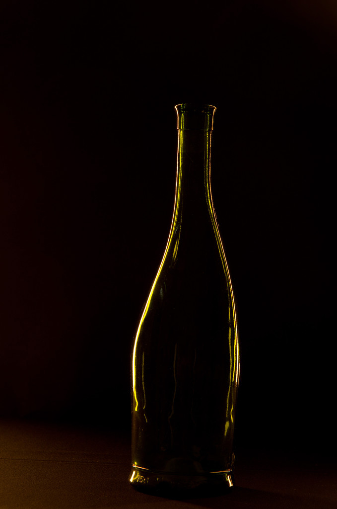 bouteille sur fond noir
 - Photo, image