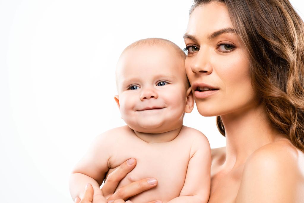 portré meztelen anya gazdaság boldog baba, elszigetelt fehér - Fotó, kép