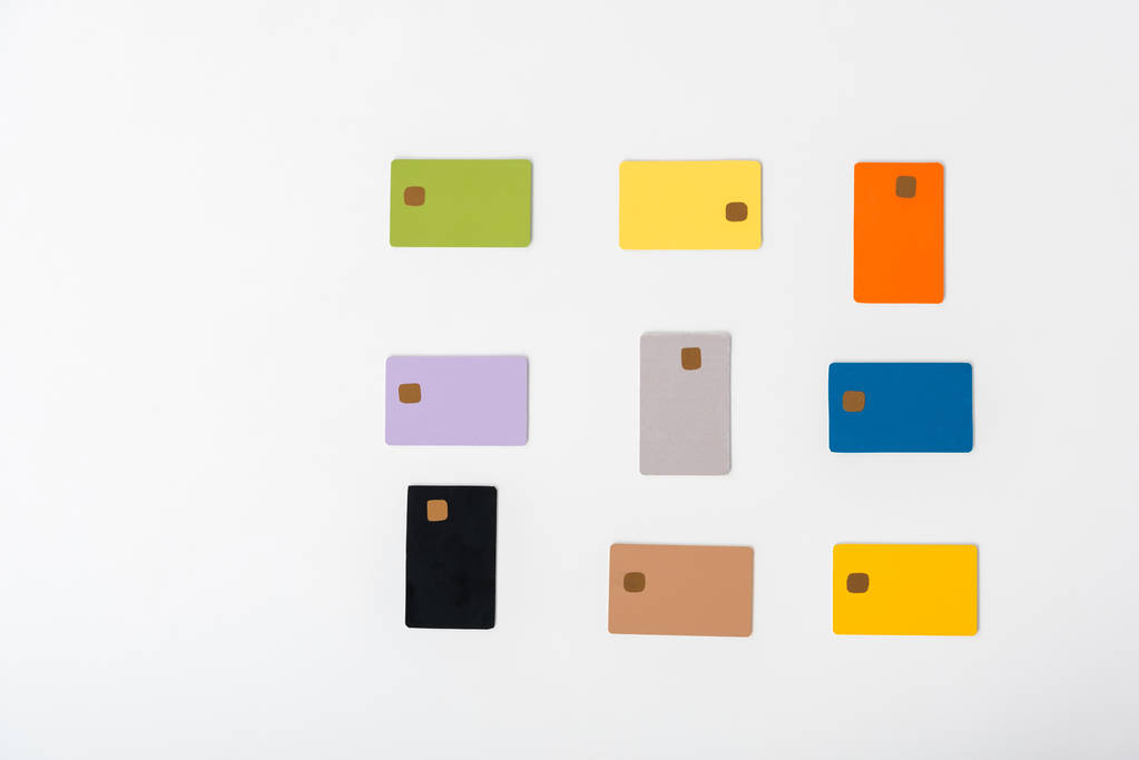 vista superior de coloridas plantillas de tarjetas de crédito aisladas en blanco
  - Foto, Imagen