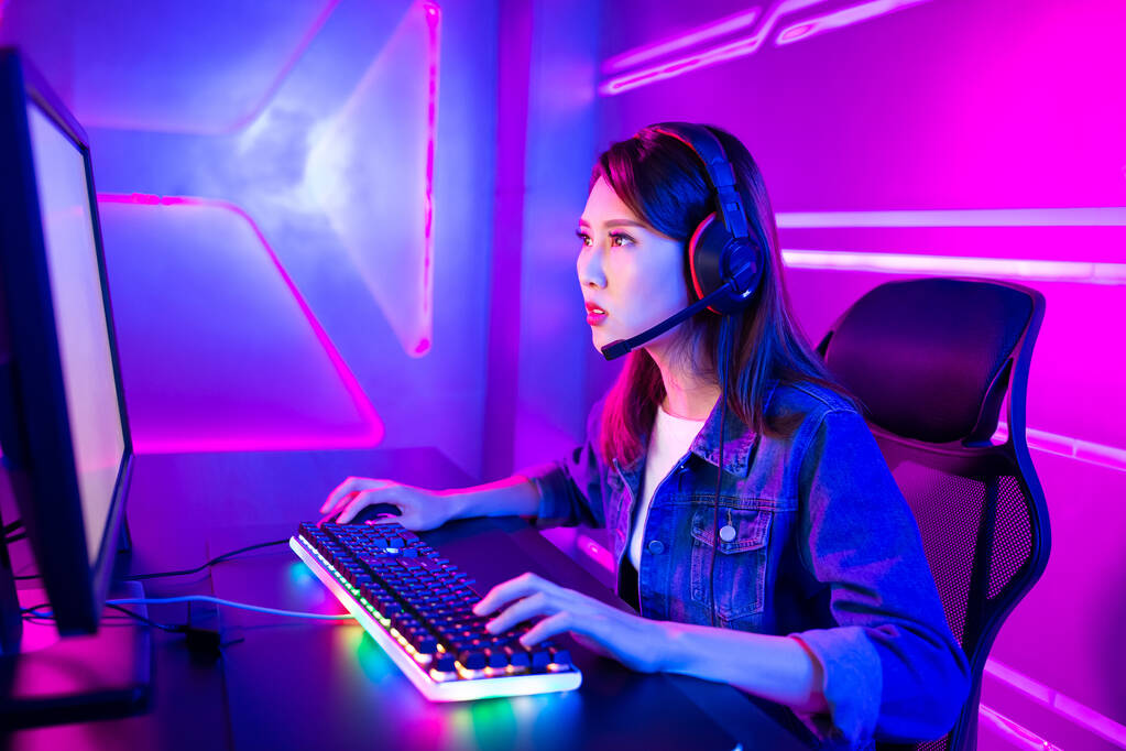 Jovem asiático cyber esporte gamer
 - Foto, Imagem