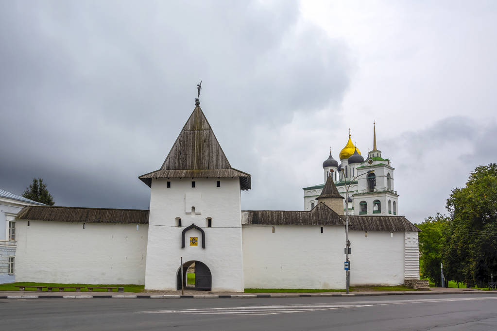 Pskov, Pskov Kremlin 'in Rybnitskaya kulesi - Fotoğraf, Görsel