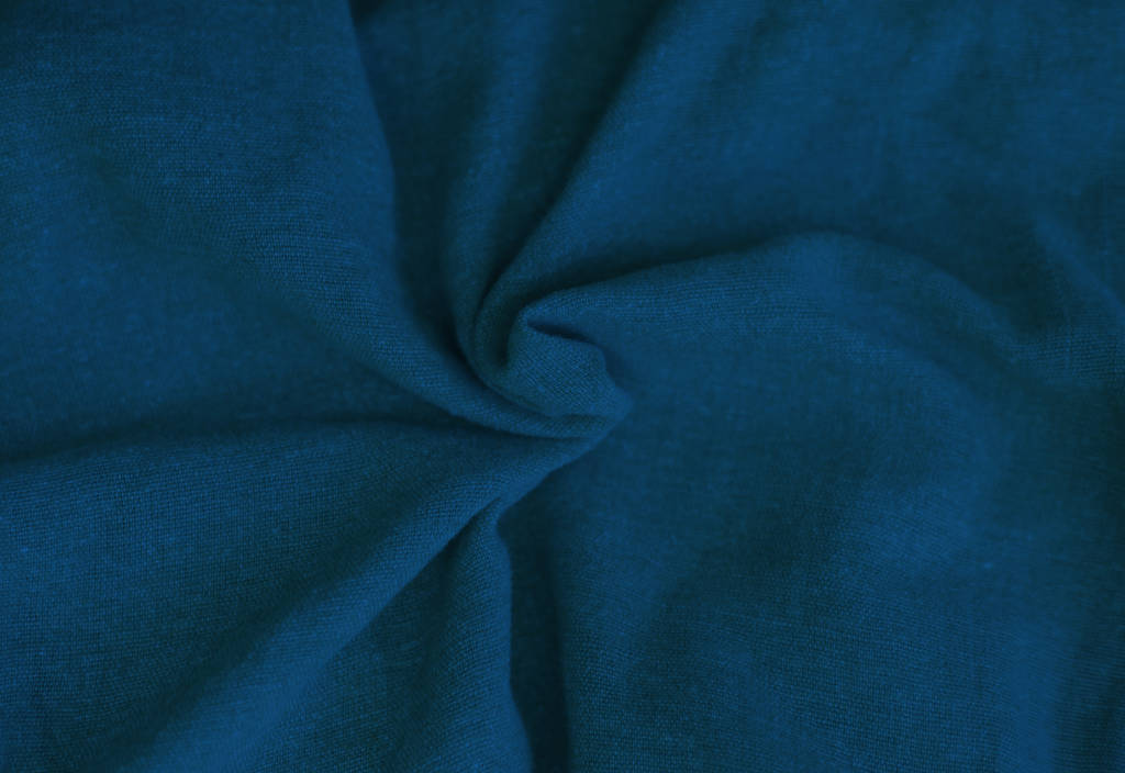 Змащена синя тканина текстури крупним планом. Модний тон 2020 року класичний синій колір
 - Фото, зображення