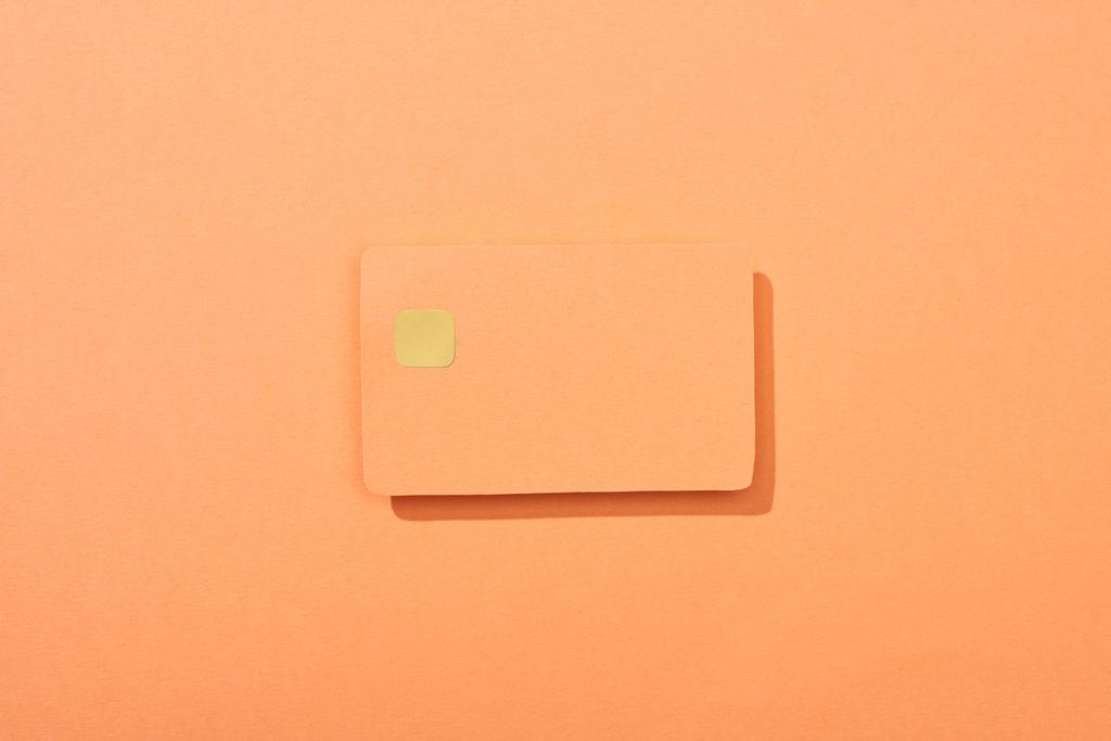 вид зверху барвистою порожньою кредитною карткою на фоні персика
 - Фото, зображення