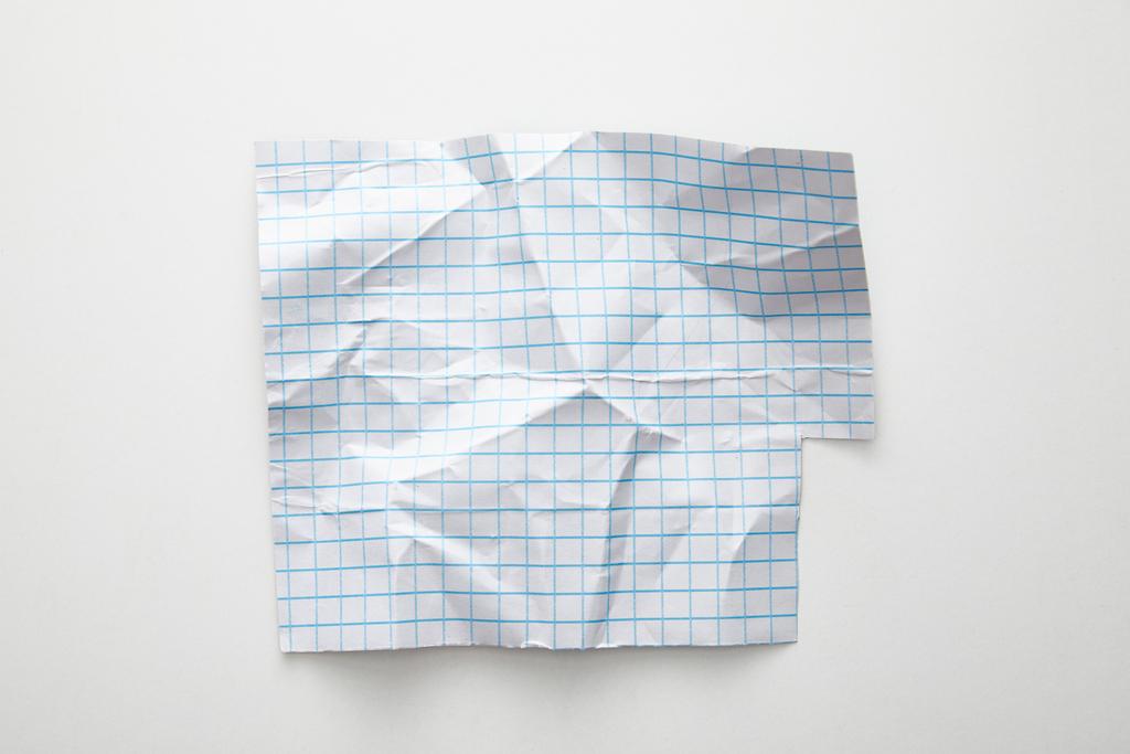 Beyaz arkaplandaki boş şebeke kağıdının üst görünümü - Fotoğraf, Görsel