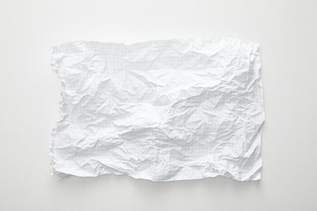 vue du dessus du papier froissé vide sur fond blanc
 - Photo, image