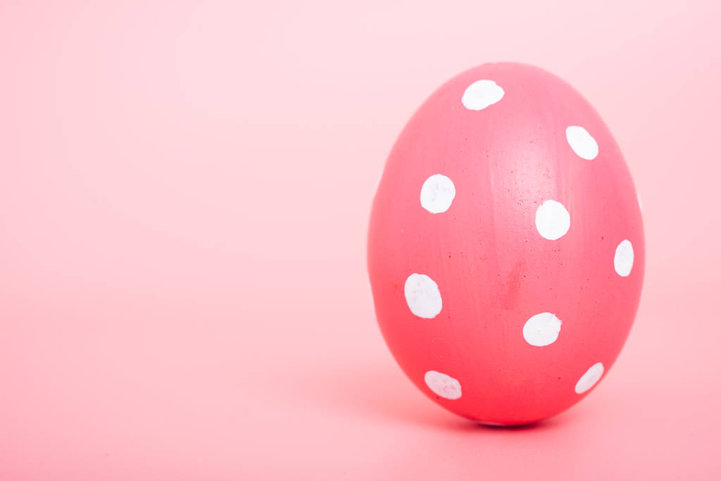 Прекрасний колір яєць Пасхи Рожевий на рожевому тлі, концепція Дня Пасхи
 - Фото, зображення
