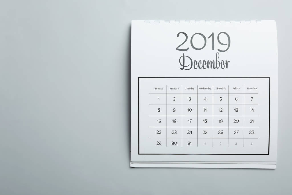 Calendrier Décembre 2019 sur fond gris clair, vue du dessus. Espace pour le texte
 - Photo, image
