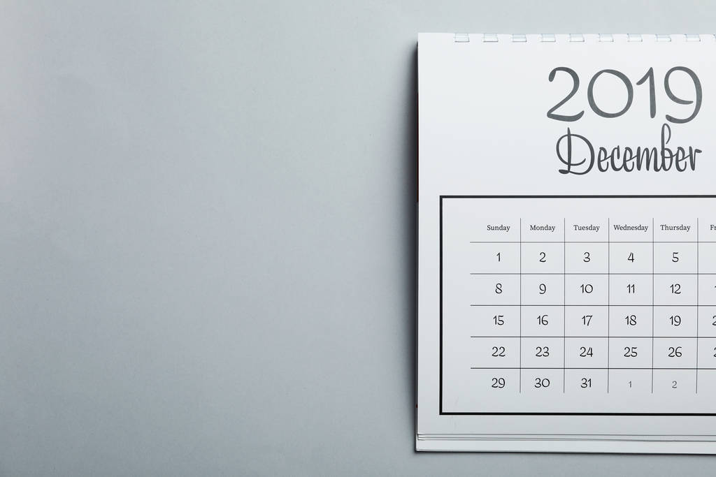 December 2019 kalender op lichtgrijze achtergrond, bovenaanzicht. Ruimte voor tekst - Foto, afbeelding