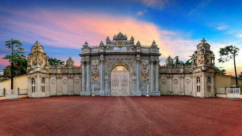 Entrance gate at sunset in Istanbul, Turkey. - Photo, Image