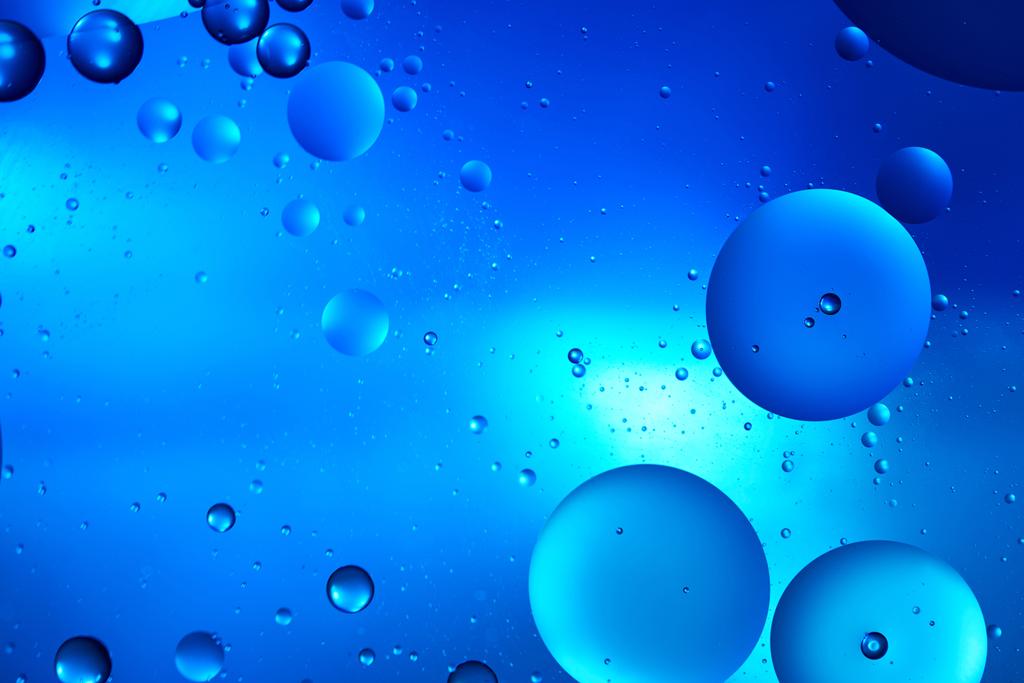 Beau fond abstrait de couleur de l'eau mélangée et de l'huile en couleur bleue
 - Photo, image