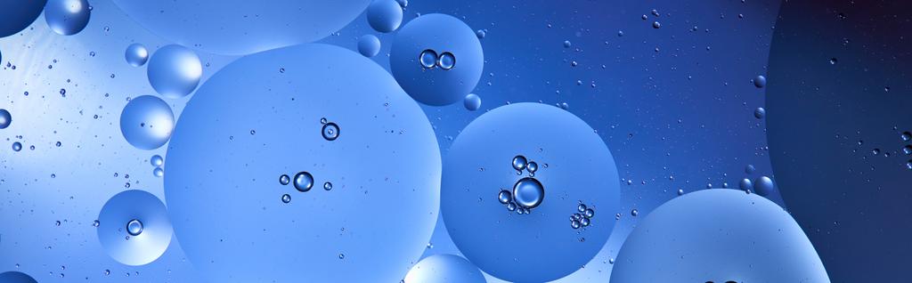 панорамний знімок красивого абстрактного синього кольору з змішаної води та олії
  - Фото, зображення