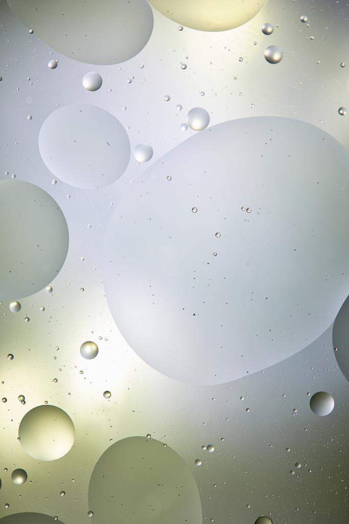 абстрактний фон зі змішаної води і олії в світло-зеленому і сірому кольорі
 - Фото, зображення