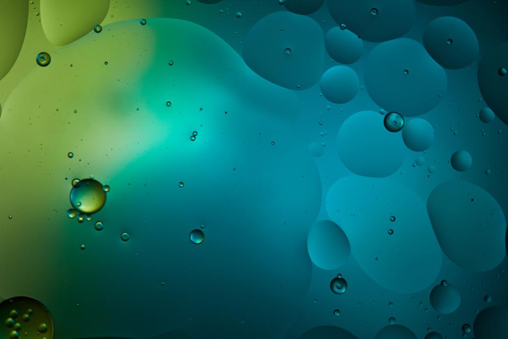 Mooie abstracte turquoise kleur achtergrond van gemengd water en olie   - Foto, afbeelding