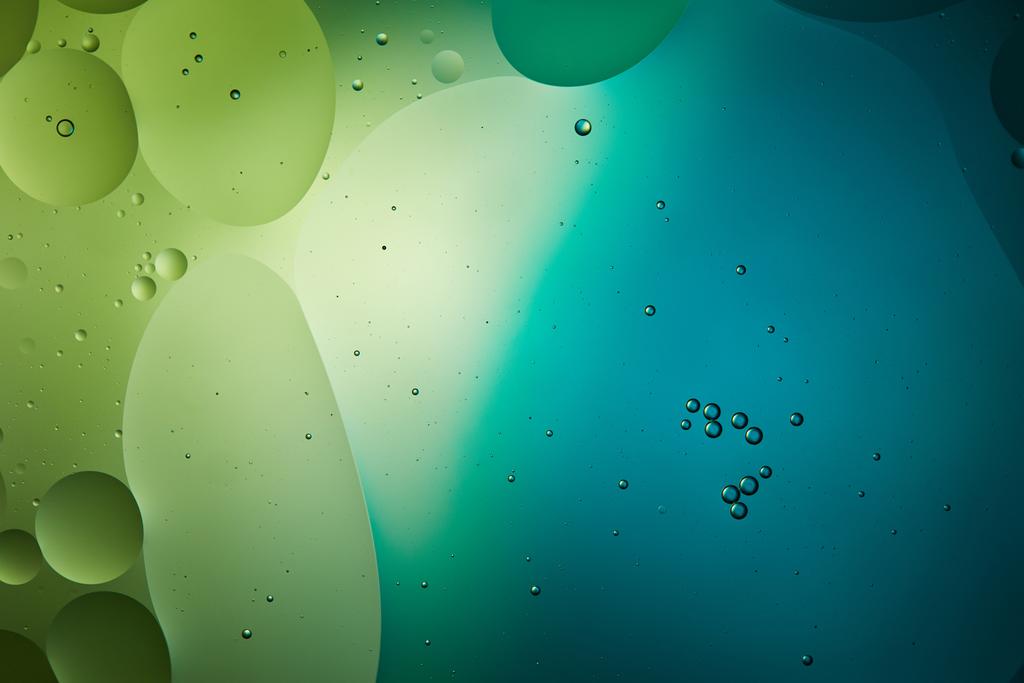 Όμορφο αφηρημένο φόντο από ανάμεικτο νερό και λάδι σε τυρκουάζ και πράσινο χρώμα - Φωτογραφία, εικόνα