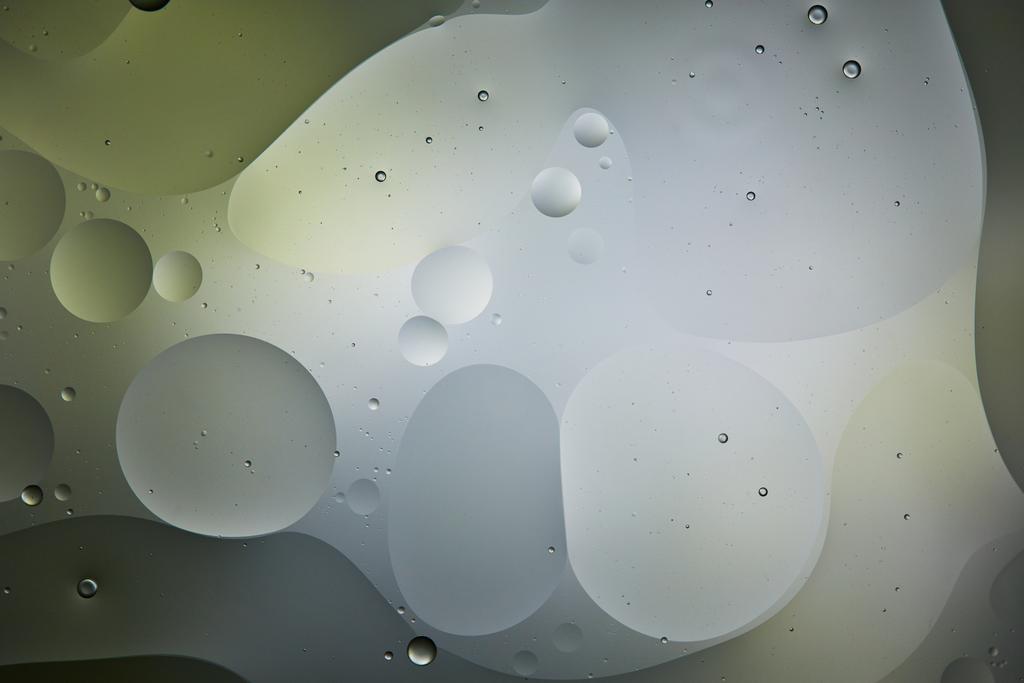 fondo abstracto de agua mezclada y aceite en color verde claro y gris
 - Foto, imagen