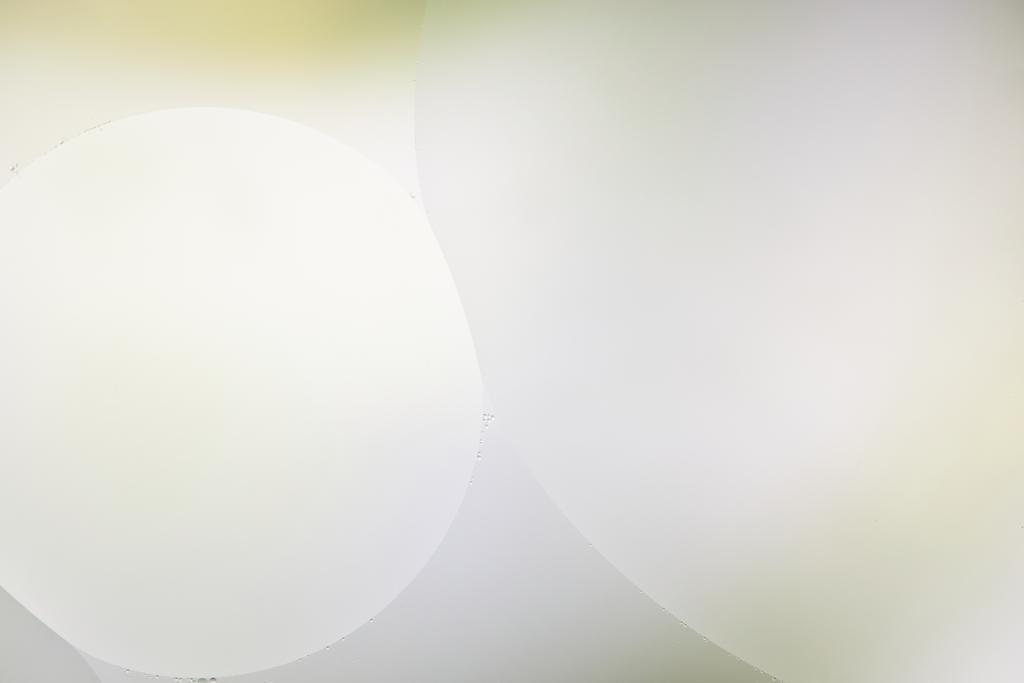 abstracte achtergrond van gemengd water en olie in lichtgroene en grijze kleur - Foto, afbeelding