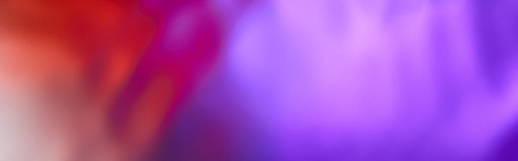 Panoramaaufnahme einer abstrakten lila und roten Farbtextur aus Mischwasser  - Foto, Bild