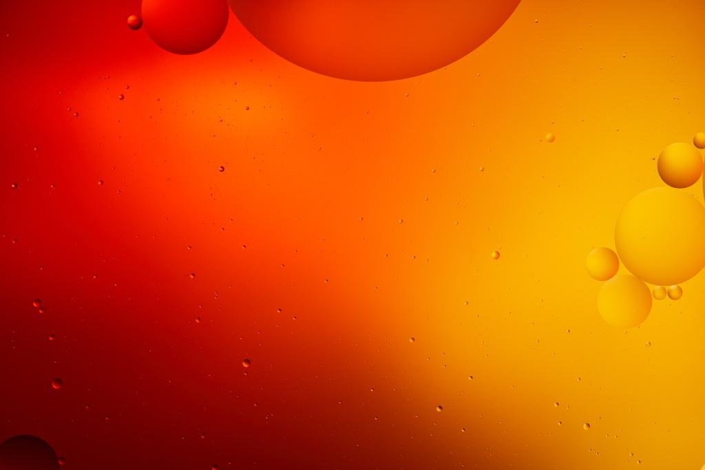 δημιουργικό αφηρημένο πορτοκαλί και κόκκινο χρώμα φόντο από μικτό νερό και λάδι  - Φωτογραφία, εικόνα