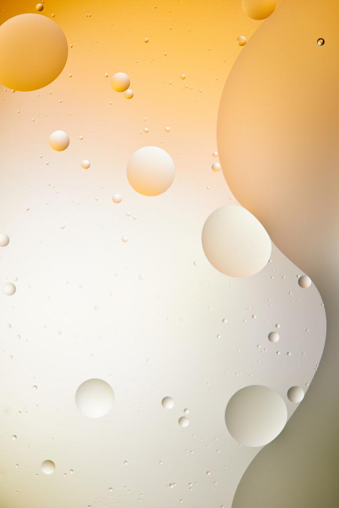 Açık turuncu ve gri renkli karışık su ve yağdan güzel soyut arkaplan - Fotoğraf, Görsel