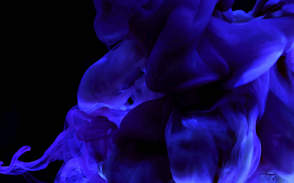 Фантомно-синий абстрактный фон. Акварельные чернила в воде
. - Фото, изображение