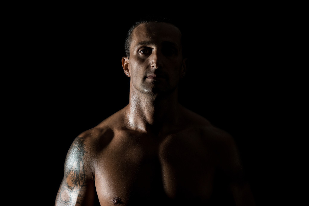 Muscular man in a black background - Photo, Image