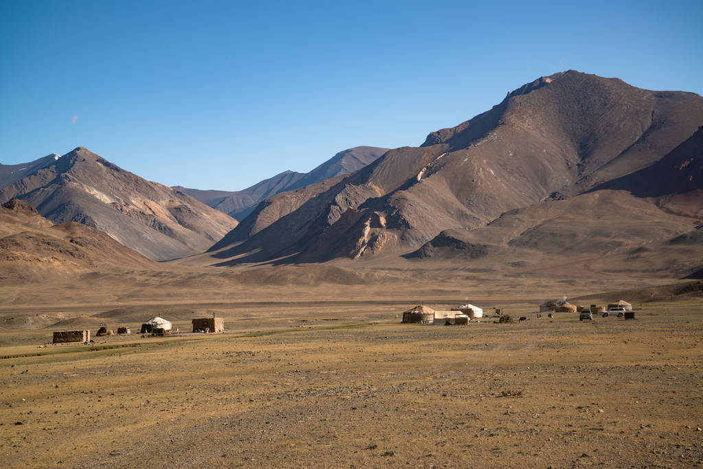 Dorf mit Jurten nahe der Pamir-Autobahn in Tadschikistan - Foto, Bild