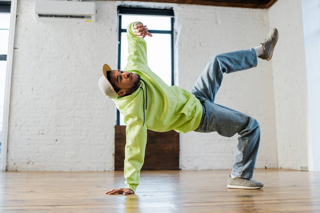 stylish african american man breakdancing in dance studio  - 写真・画像
