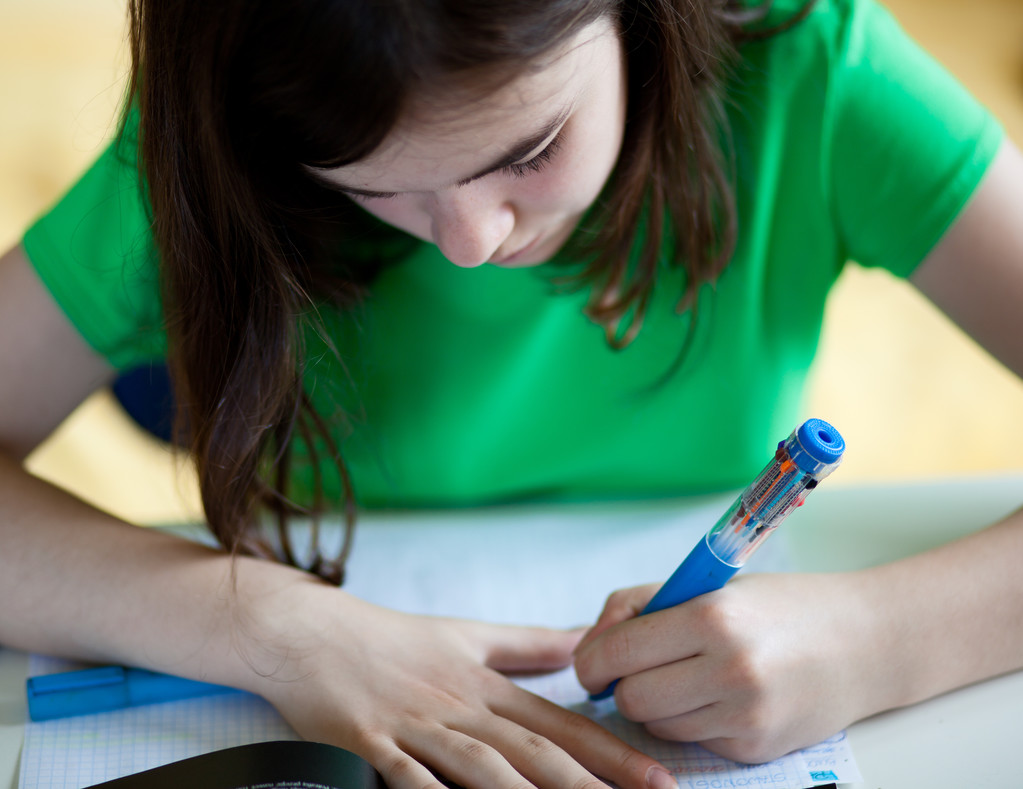 Ödev yapan kız - Fotoğraf, Görsel